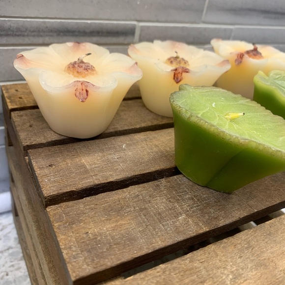 Miniature Floral and Leaf Candles - Picture 3 of 4